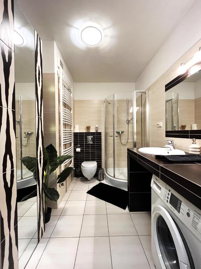 Jagielly Apartment ~ Self Check-In 24H ~ Parking & Lift วรอตซวาฟ ภายนอก รูปภาพ